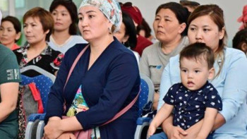 Фотография к новости: Ақтөбеде көпбалалы аналар әкіммен кездесті 