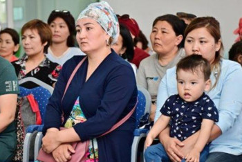 Фотография к новости: Ақтөбеде көпбалалы аналар әкіммен кездесті 