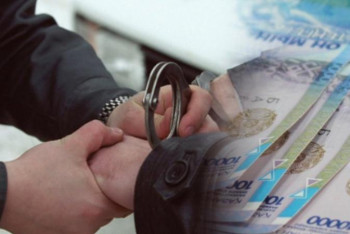 Фотография к новости: Әуежайдың бас есепшісі қаржы полициясына 16 млн теңге пара ұсынған