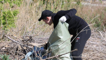 Фотография к новости: Елорда тұрғындары Сарыбұлақ өзенінің жағасын тазалады 