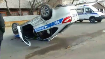 Фотография к новости: Шымкентте полиция көлігі аударылып қалды