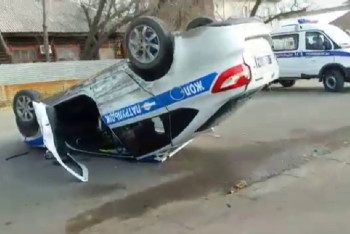 Фотография к новости: Шымкентте полиция көлігі аударылып қалды