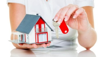 Фотография к новости: Түркістан облысының түлектері көпбалалы анаға пәтер сыйлады