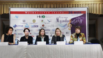 Фотография к новости: Алматыда арт-терапия жобасы аясында қайырымдылық спектаклі өтті