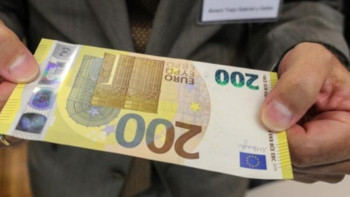 Фотография к новости: ЕуроОдақ 100 және 200 еуролық жаңа купюраларды айналымға енгізді
