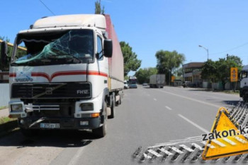 Фотография к новости: Алматыда автобус пен жүк көлігі соқтығысты