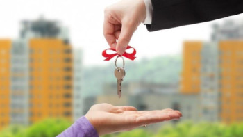 Фотография к новости: Бүгін Семейде көпбалалы отбасыларға пәтер кілттері табысталды