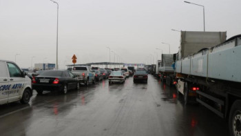 Фотография к новости: Алматыда жолға таласқан көлік жүргізушілеріне айыппұл салынды 