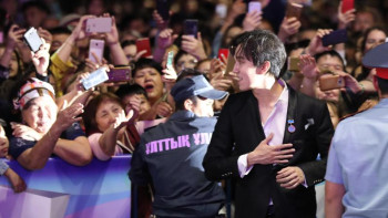 Фотография к новости: Ақтөбенің 150 жылдық мерейтойында Димаш Құдайбергенов өнер көрсетті