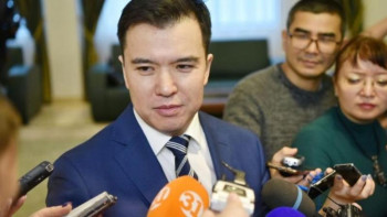 Фотография к новости: Дәленов қарамағындағы қызметкеріне сот үкімі заңды күшіне енгеннен кейін жұмыстан кететінін айтты