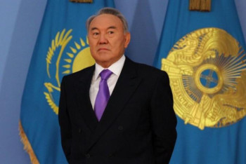 Фотография к новости: Депутаттар Назарбаевқа «Құрметті сенатор» мәртебесін берді