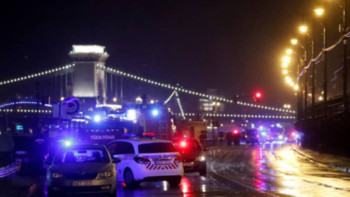 Фотография к новости: Будапештте туристік катер суға батып кетті