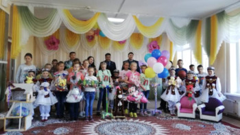 Фотография к новости: Өскеменде қоныс колониясы қызметкерлері қайырымдылық акциясын өткізді