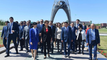 Фотография к новости: Депутаттар «АЛЖИР» мұражайына барды