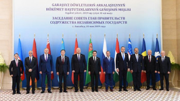 Фотография к новости: Асқар Мамин Ашхабадта Түрікменстан Республикасының президентімен кездесу өткізді.