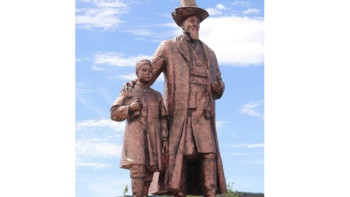 Фотография к новости: Қарқаралыда Құнанбай мен Абайға ескерткіш қойылды