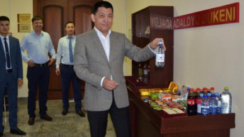 Фотография к новости: Жамбыл облыстық сотында "Адалдық дүкені" ашылды