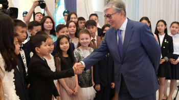 Фотография к новости: Тоқаев дарынды балаларға: Еліміздің лайықты азаматы болатындарыңа сенімдімін