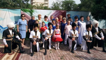 Фотография к новости: Алматыда балалар мен қарттардың басын қосқан қайырымдылық шарасы өтті