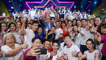 Фотография к новости: Тоқаев «Жұлдызай» фестивалінің гала-концертін тамашалады