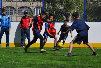 Фотография к новости: Балаларды қорғау күніне орай жаңа әмбебап спорттық алаң ашылды