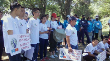 Фотография к новости: Қазақ-қырғыз жастары эколгиялық акцияда бас қосты