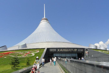 Фотография к новости: 9 жасар қыз «Хан Шатырдағы» бассейнге батып, қаза болды