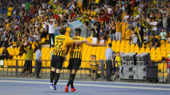 Фотография к новости: Премьер-лига: Эсеола мен Эппель жұбы жарап тұр