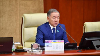 Фотография к новости: А4 сертификатқа қосымша төлеп жатырсыз – Нығматулин білім министріне