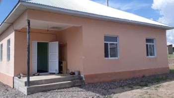 Фотография к новости: Түркістан облысында кәсіпкер 10 отбасыға баспана сыйлады  