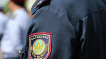 Фотография к новости: Қызылордалық полицейлер жоғалған жасөспірімді тауып, ата-анасына тапсырды