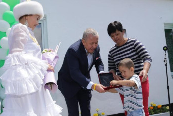 Фотография к новости: Ақадырда 11 көпбалалы отбасы баспаналы болды 