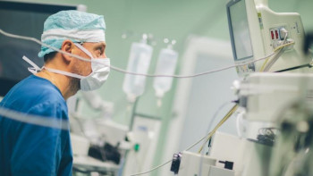 Фотография к новости: АҚШ-та дәрігер 25 науқастың өліміне кінәлі деп айыпталуда 