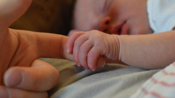 Фотография к новости: Елімізде 70 мыңнан астам сәби sms арқылы тіркелді