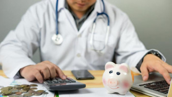 Фотография к новости: Маусым айында медициналық қызметкерлердің жалақысы 30% артады 