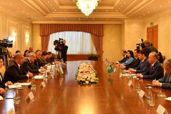 Фотография к новости: Қазақстан-Өзбекстан парламентаралық байланысы нығая түсті – Нығматулин