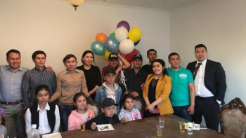 Фотография к новости: Кәсіпкер елордалық көпбалалы отбасыға үй сыйлады