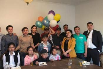 Фотография к новости: Кәсіпкер елордалық көпбалалы отбасыға үй сыйлады