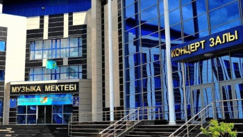 Фотография к новости: Екібастұзда домбырада ойнауды тегін үйретеді