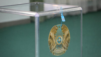 Фотография к новости: Денсаулығына байланысты учаскеге бара алмайтын ақтөбеліктер үйлерінен дауыс берді