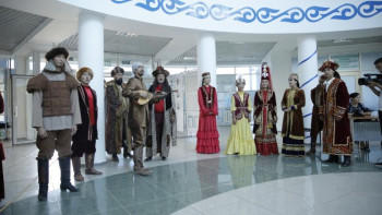 Фотография к новости: Қыз Жібек пен Төлеген дауыс берді