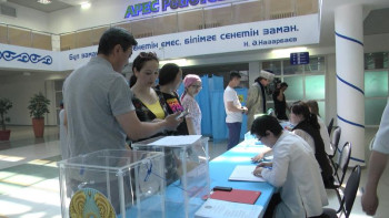 Фотография к новости: Сайлау учаскелері қызу жұмыс істеп жатыр