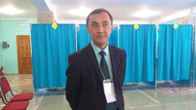 №142 сайлау учаскесінде жас жұбайлардың некесі қиылады