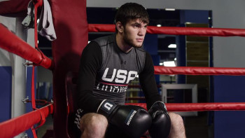 Фотография к новости: Әли Ахмедов АҚШ боксшысын нокаутқа түсіріп, WBC титулын жеңіп алды