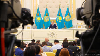 Фотография к новости: Тоқаев  журналист мәртебесі туралы: Президент ретінде шешімімді шығарамын 