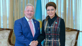 Фотография к новости: Назарбаева Швеция Корольдігінің байқаушысымен кездесті