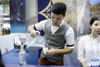 Фотография к новости: Қазақстанда жасалатын табиғи сусындар Сеулдегі халықаралық көрмеге қойылды