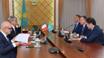 Фотография к новости: Сенаторлар Франция Ұлттық Ассамблеясының делегациясымен кездесті