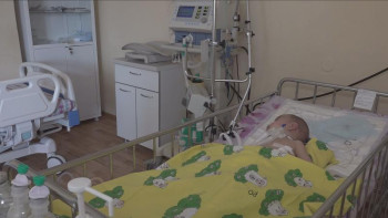 Фотография к новости: 480 күн бойы жансақтау бөлімінде жатқан балаға ота жасалады