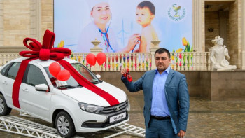 Фотография к новости: Алматы облысының үздік дәрігеріне көлік сыйға берілді 